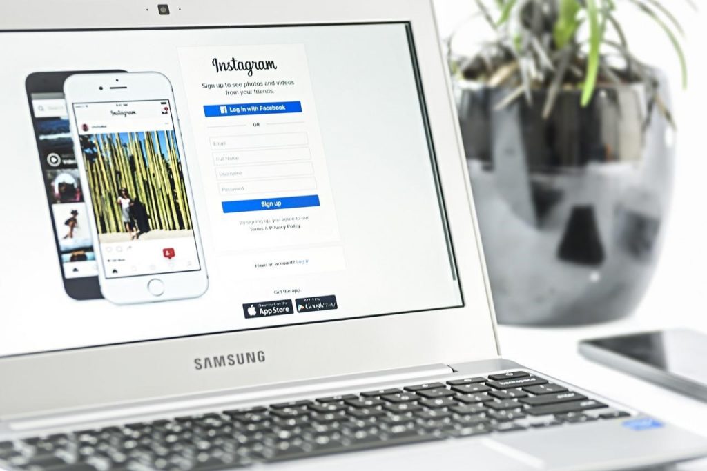 How to Use the Instagram Collab Feature to Earn More from the Reels Play Bonus Program